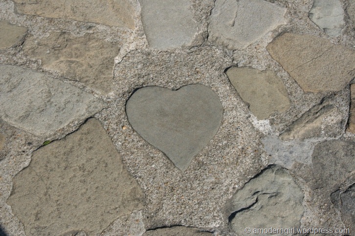 Stone перевести. Камень сердце Судак. Mosaicomurettocold polis Stoneheart.